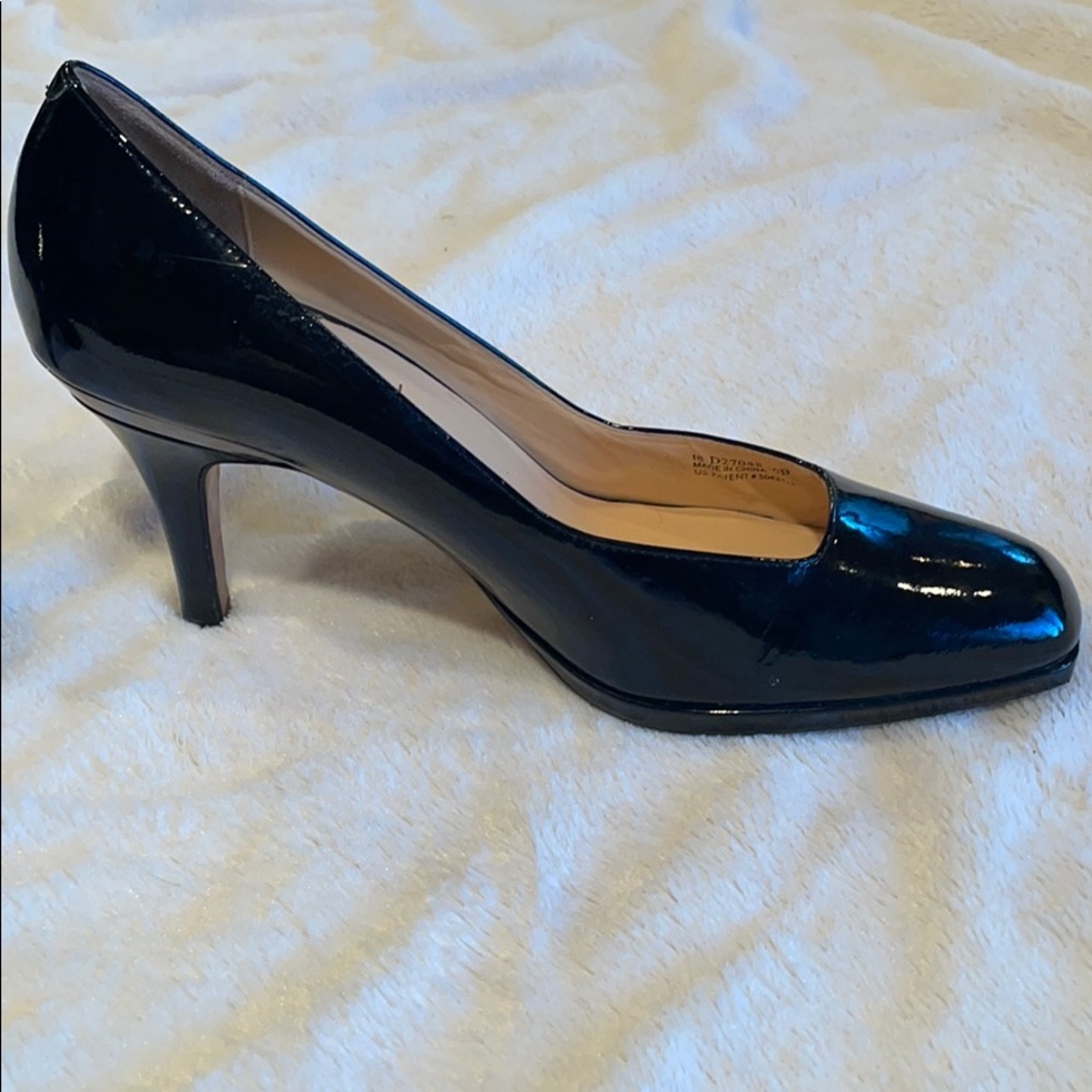 Cole Haan patent pumps - Picture 3 of 4